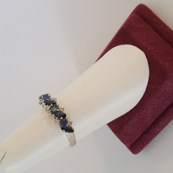 18 karat engagement ring - Picture 2 of 4